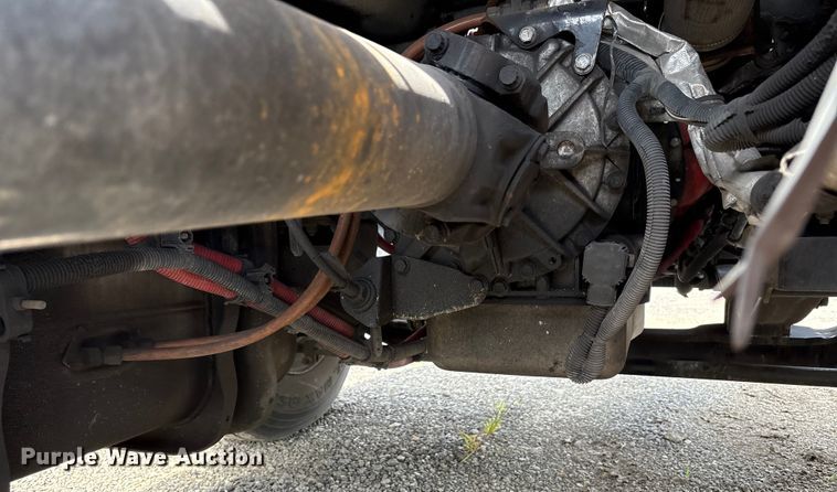 image for item EC4380 2015 Freightliner Business Class M2 truck cab and chassis