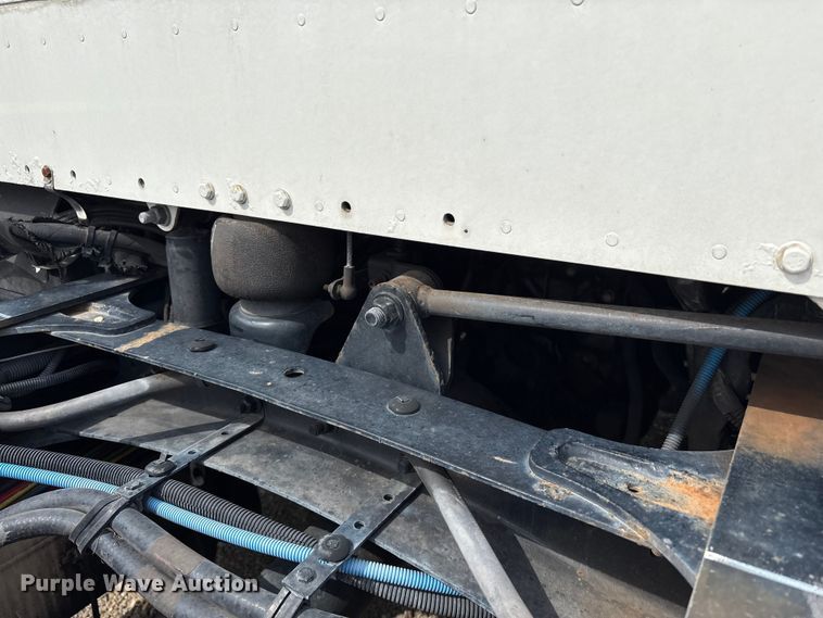 image for item EC4380 2015 Freightliner Business Class M2 truck cab and chassis