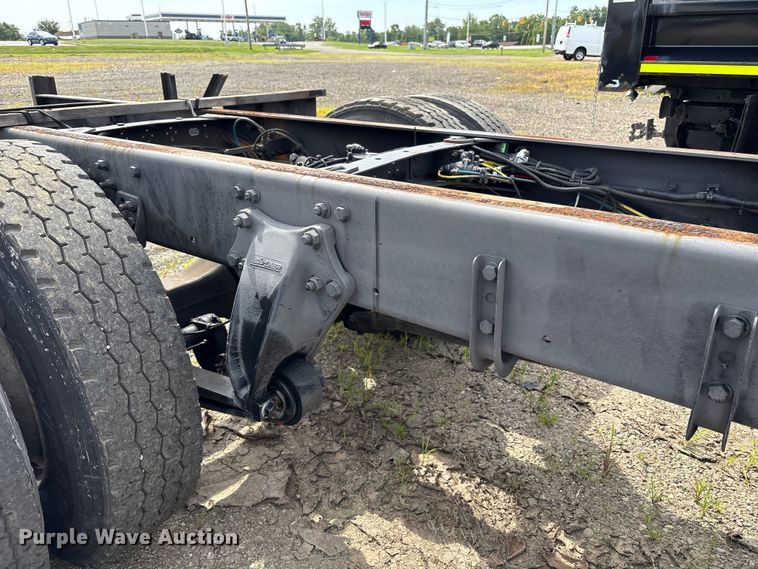 image for item EC4380 2015 Freightliner Business Class M2 truck cab and chassis