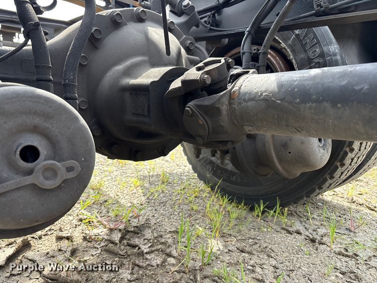 image for item EC4380 2015 Freightliner Business Class M2 truck cab and chassis