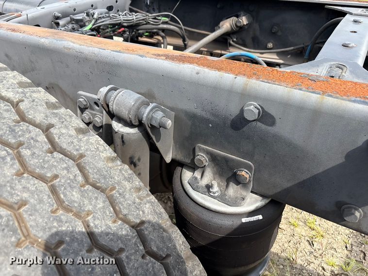 image for item EC4380 2015 Freightliner Business Class M2 truck cab and chassis