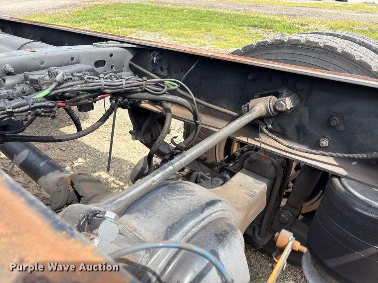 image for item EC4380 2015 Freightliner Business Class M2 truck cab and chassis