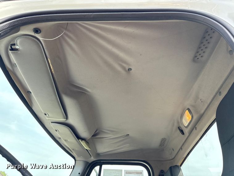 image for item EC4380 2015 Freightliner Business Class M2 truck cab and chassis