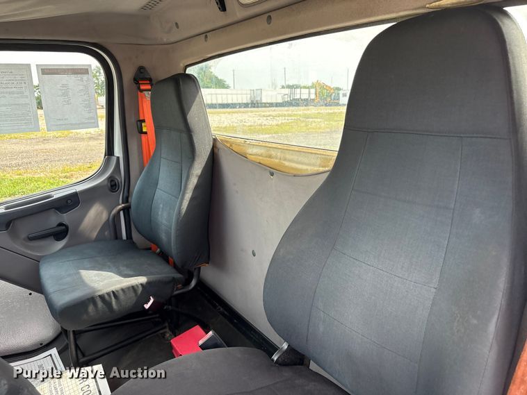 image for item EC4380 2015 Freightliner Business Class M2 truck cab and chassis