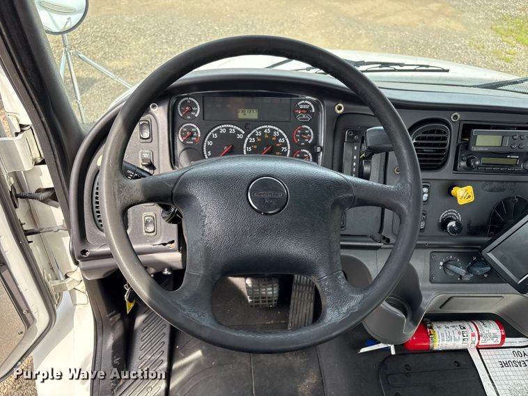 image for item EC4380 2015 Freightliner Business Class M2 truck cab and chassis