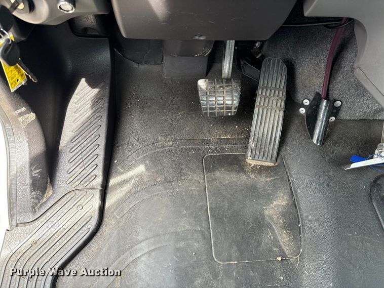 image for item EC4380 2015 Freightliner Business Class M2 truck cab and chassis