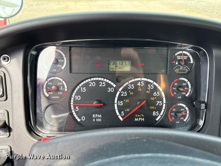 image for item EC4380 2015 Freightliner Business Class M2 truck cab and chassis