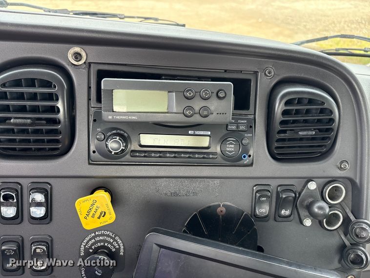 image for item EC4380 2015 Freightliner Business Class M2 truck cab and chassis