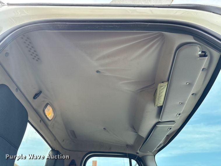 image for item EC4380 2015 Freightliner Business Class M2 truck cab and chassis