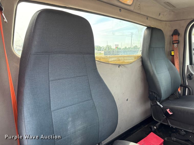 image for item EC4380 2015 Freightliner Business Class M2 truck cab and chassis