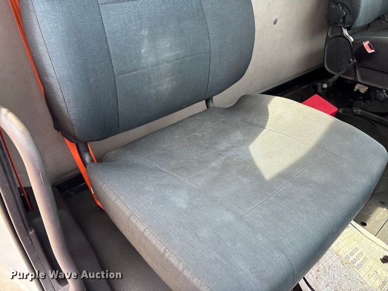 image for item EC4380 2015 Freightliner Business Class M2 truck cab and chassis