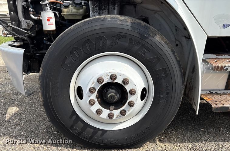 image for item EC4380 2015 Freightliner Business Class M2 truck cab and chassis