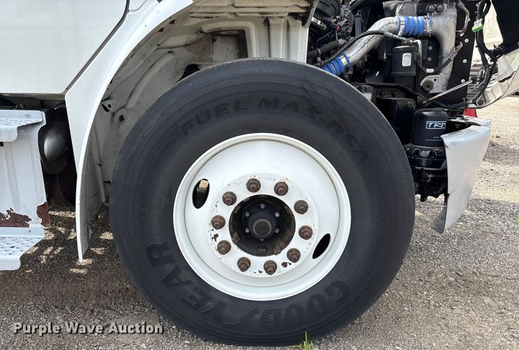 image for item EC4380 2015 Freightliner Business Class M2 truck cab and chassis