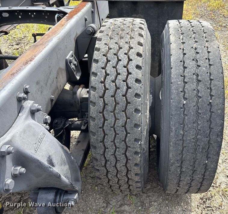 image for item EC4380 2015 Freightliner Business Class M2 truck cab and chassis