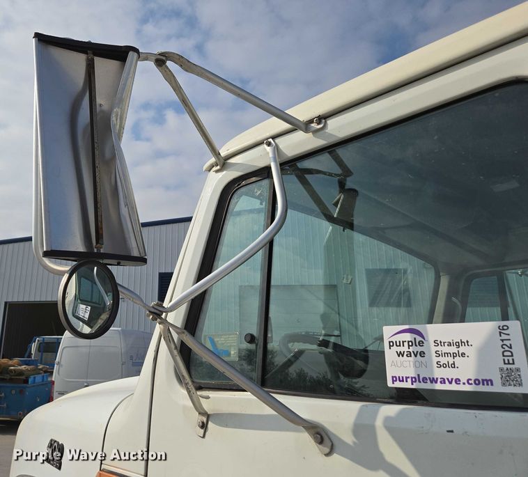 image for item ED2176 1998 International 4700 flatbed truck