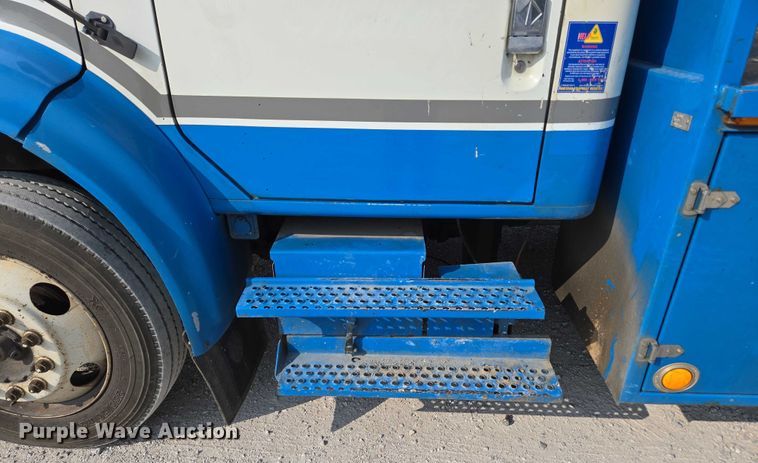 image for item ED2176 1998 International 4700 flatbed truck