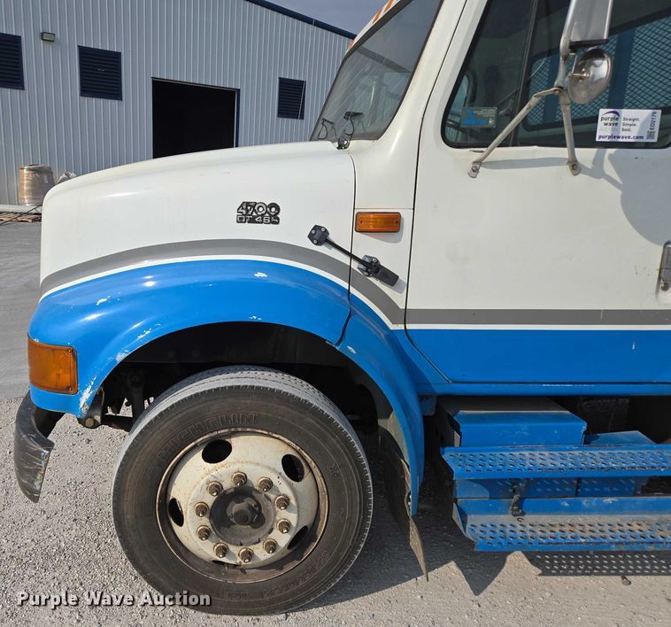 image for item ED2176 1998 International 4700 flatbed truck