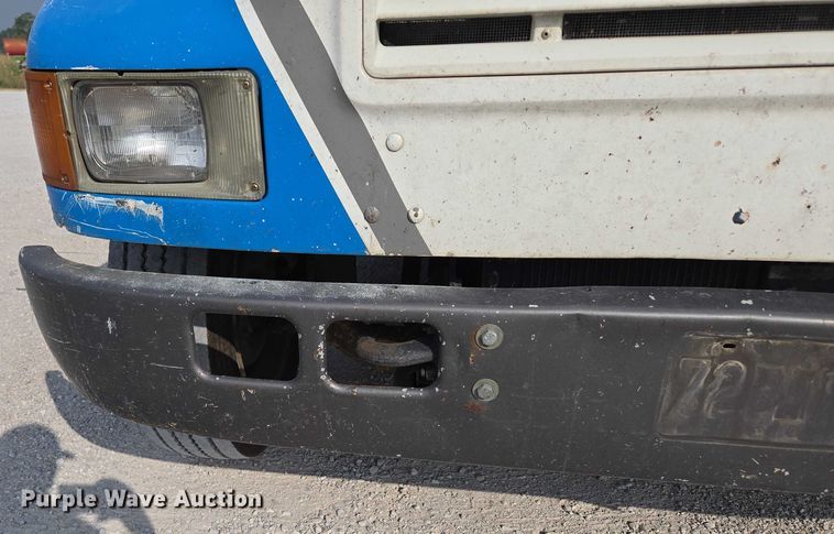 image for item ED2176 1998 International 4700 flatbed truck