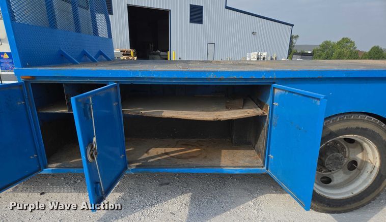 image for item ED2176 1998 International 4700 flatbed truck