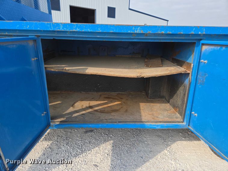 image for item ED2176 1998 International 4700 flatbed truck