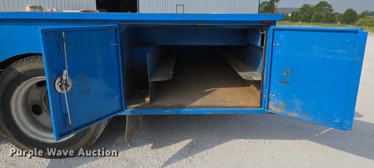 image for item ED2176 1998 International 4700 flatbed truck