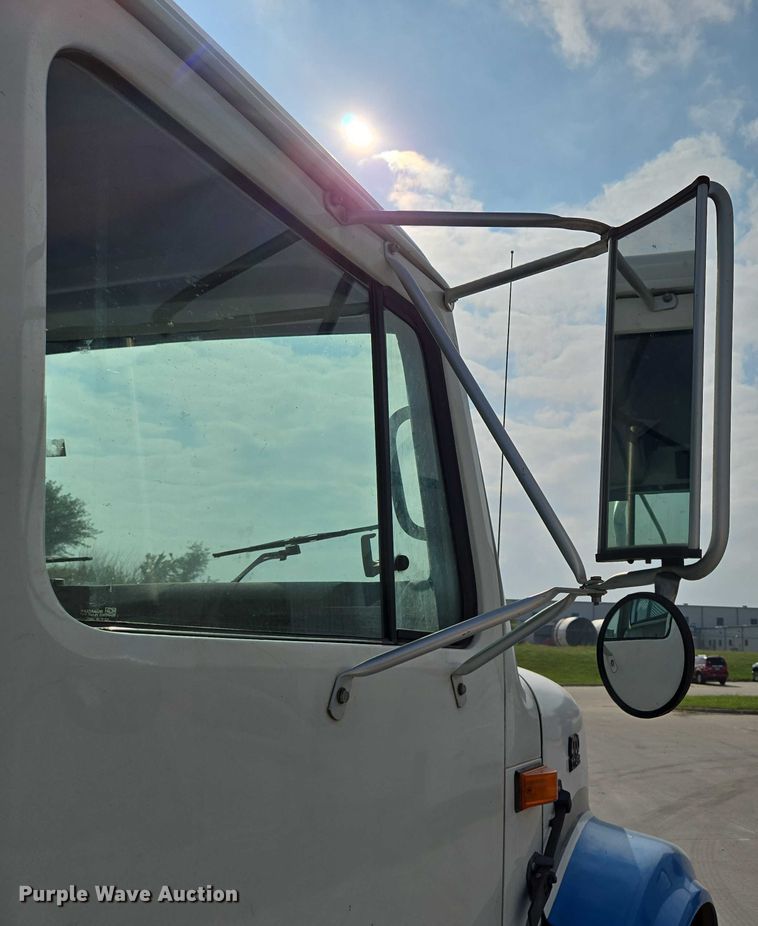 image for item ED2176 1998 International 4700 flatbed truck