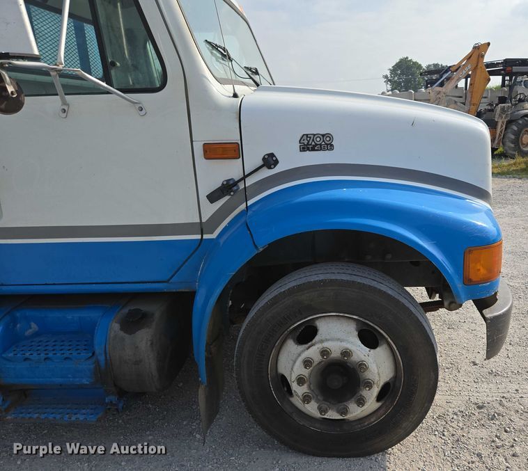 image for item ED2176 1998 International 4700 flatbed truck