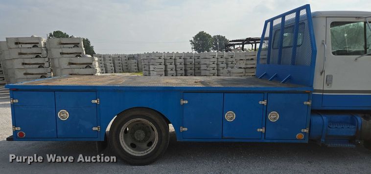 image for item ED2176 1998 International 4700 flatbed truck