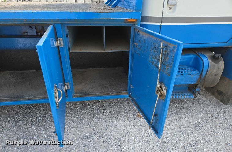 image for item ED2176 1998 International 4700 flatbed truck