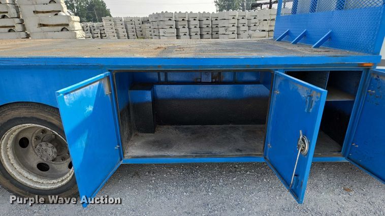 image for item ED2176 1998 International 4700 flatbed truck