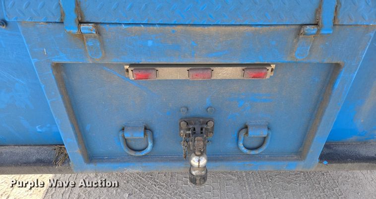 image for item ED2176 1998 International 4700 flatbed truck