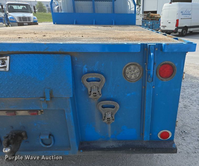 image for item ED2176 1998 International 4700 flatbed truck