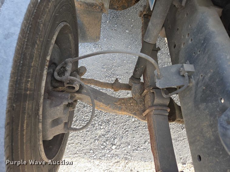 image for item ED2176 1998 International 4700 flatbed truck