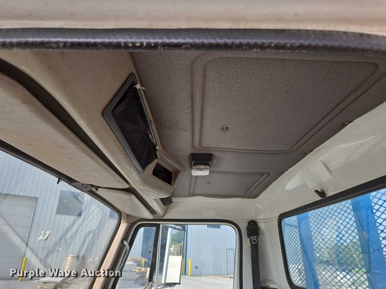 image for item ED2176 1998 International 4700 flatbed truck