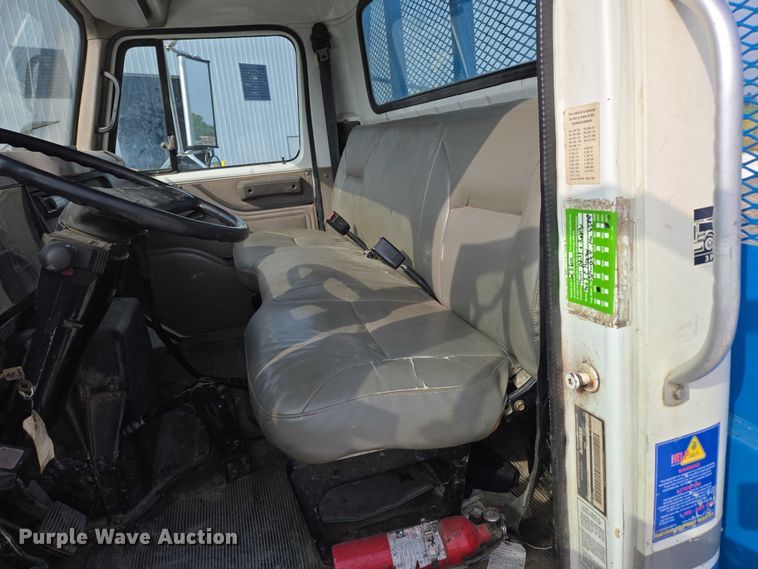 image for item ED2176 1998 International 4700 flatbed truck