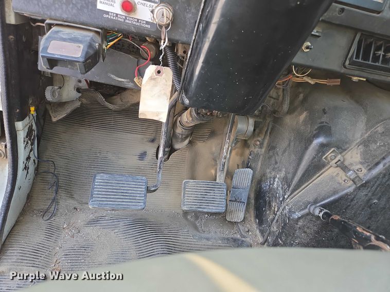 image for item ED2176 1998 International 4700 flatbed truck