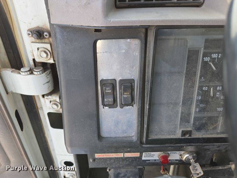 image for item ED2176 1998 International 4700 flatbed truck