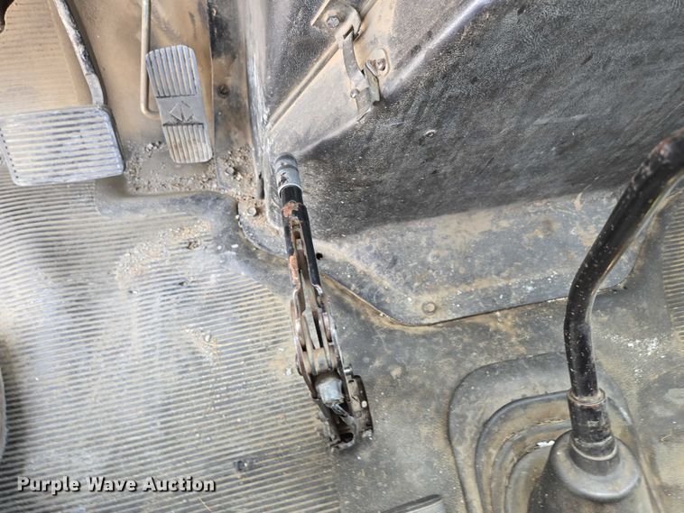 image for item ED2176 1998 International 4700 flatbed truck