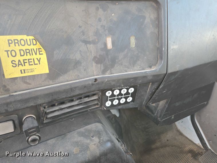 image for item ED2176 1998 International 4700 flatbed truck