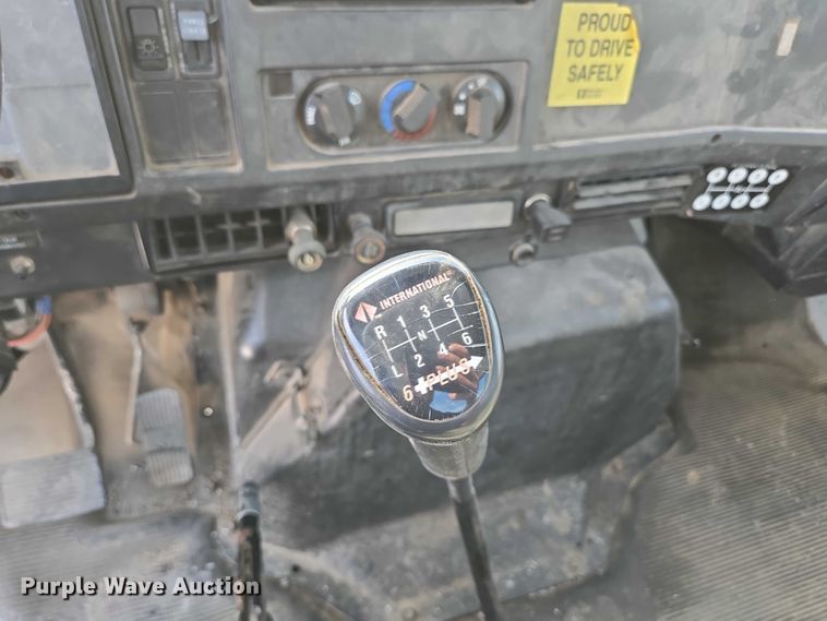 image for item ED2176 1998 International 4700 flatbed truck