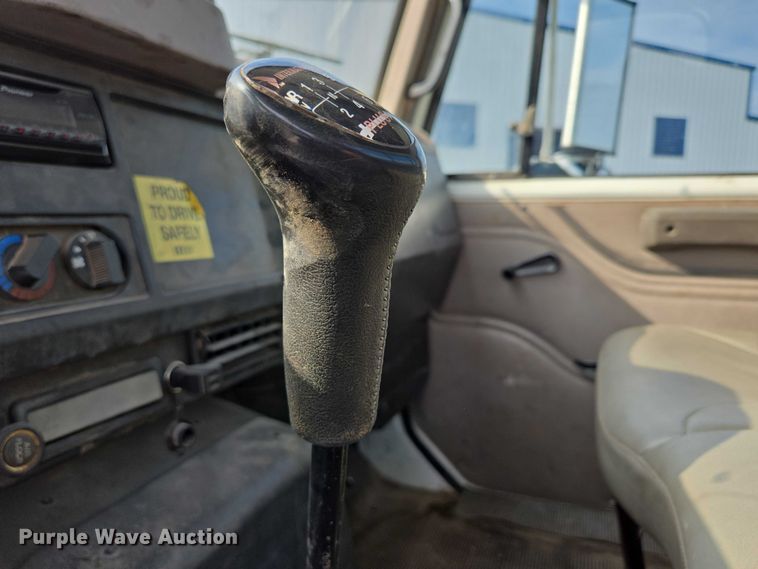 image for item ED2176 1998 International 4700 flatbed truck