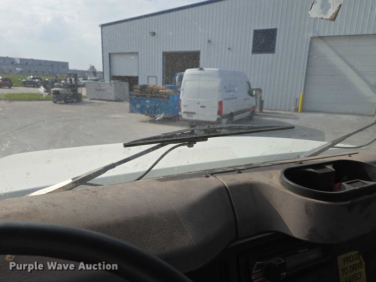 image for item ED2176 1998 International 4700 flatbed truck