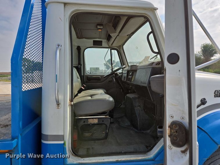 image for item ED2176 1998 International 4700 flatbed truck