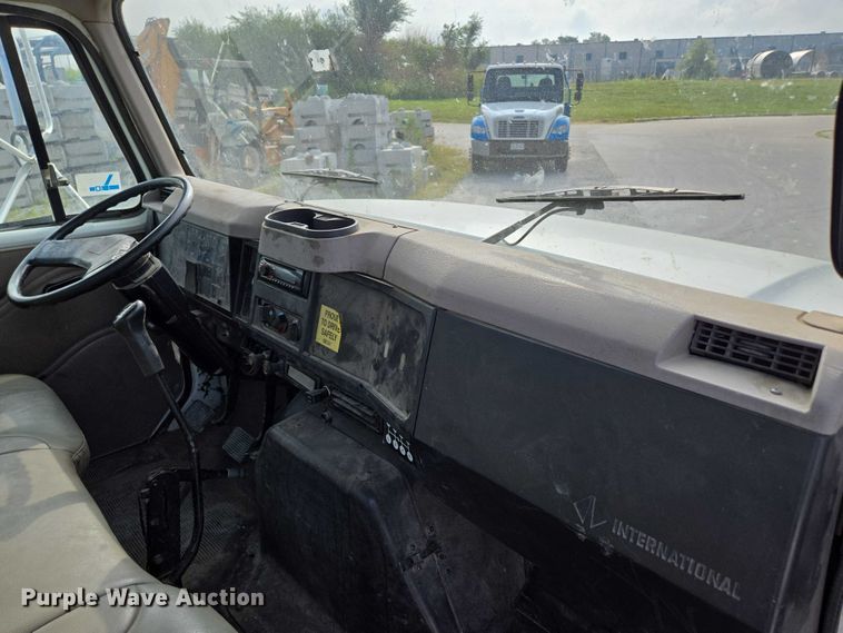 image for item ED2176 1998 International 4700 flatbed truck