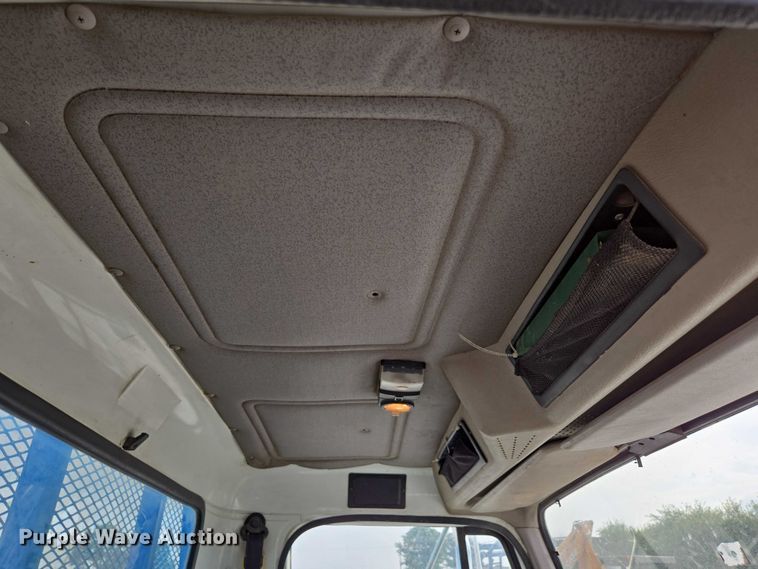 image for item ED2176 1998 International 4700 flatbed truck