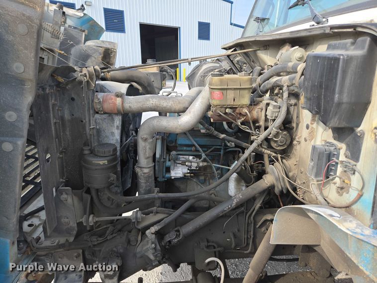 image for item ED2176 1998 International 4700 flatbed truck