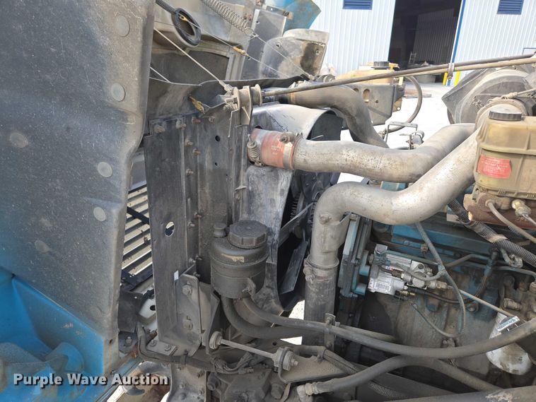 image for item ED2176 1998 International 4700 flatbed truck