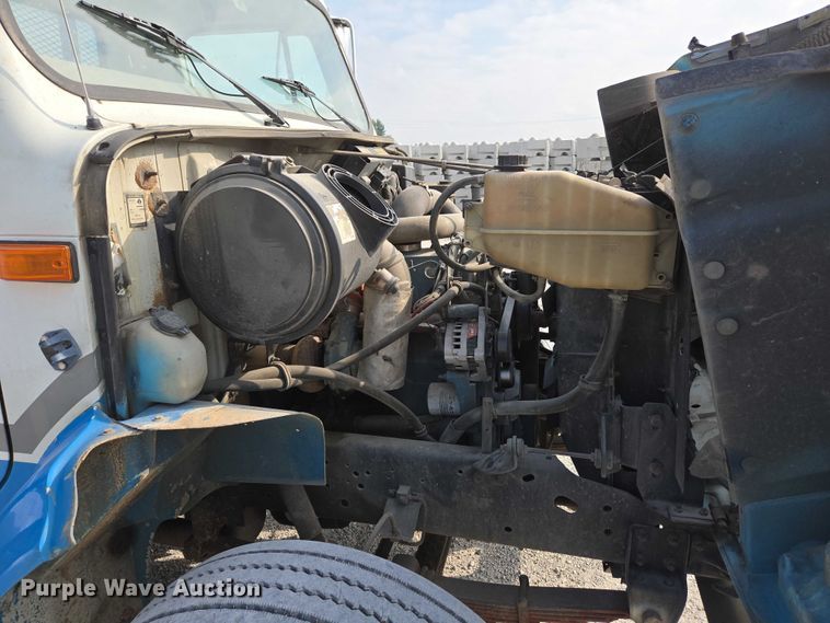 image for item ED2176 1998 International 4700 flatbed truck