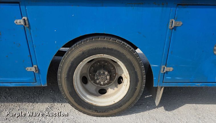 image for item ED2176 1998 International 4700 flatbed truck