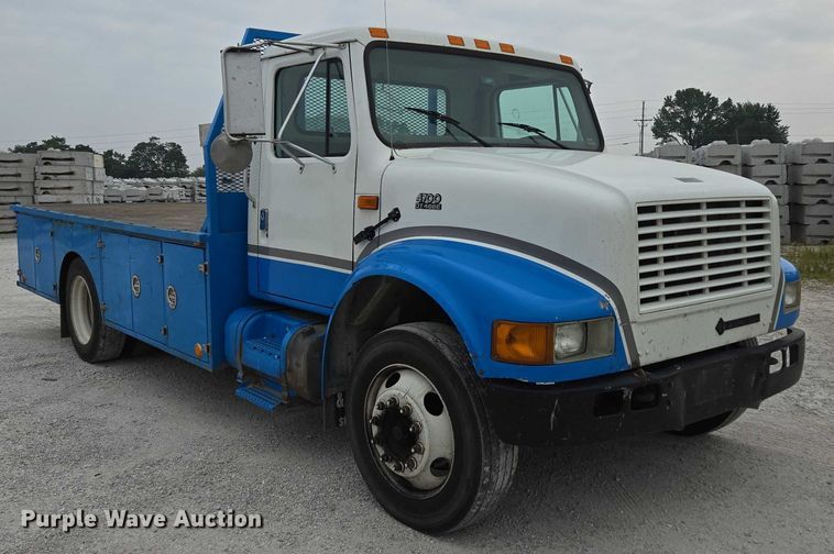 image for item ED2177 2000 International 4700 flatbed truck